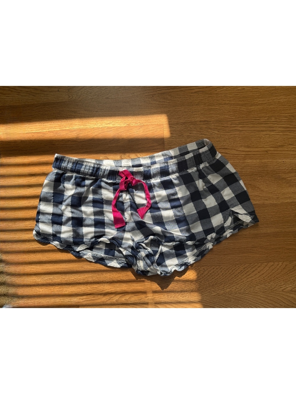 aerie navy and white checkered lounge shorts with pink drawstring